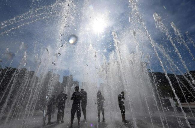 韩国气温飙至42.5℃ 打破122年纪录