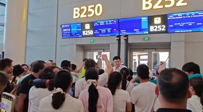 航司回应发过期泡面：每人补偿200