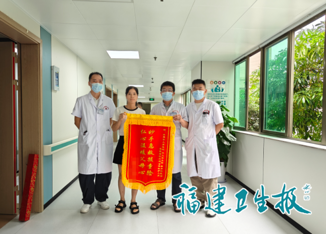 7岁女童面部被自家狗咬伤十几处 宠物嫉妒突袭主人
