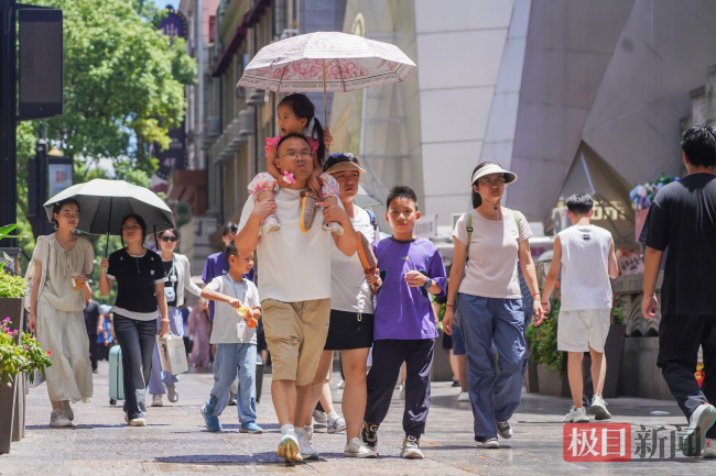 高温挡不住武汉暑期出游热潮