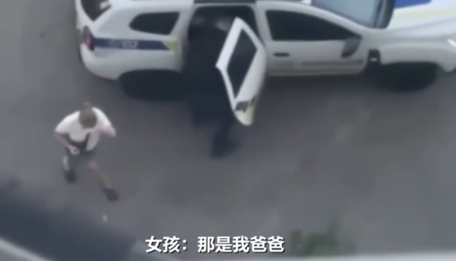 现场:乌克兰男子遭强行征兵女儿一直哭喊爸爸