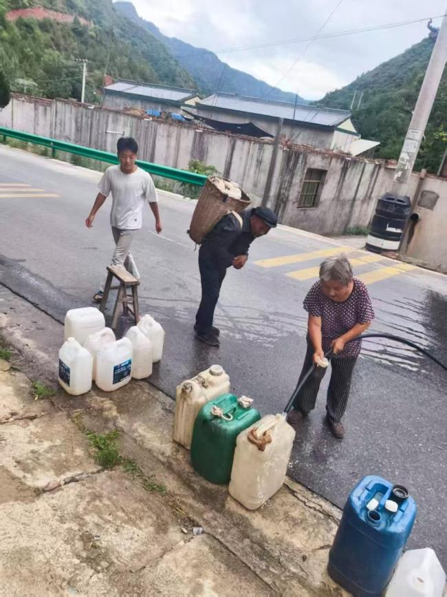 当地回应数百村民饮水困难 干旱致用水中断