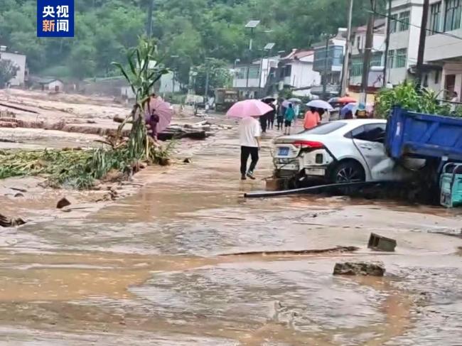 陕西柞水遭遇暴雨五千余户群众转移