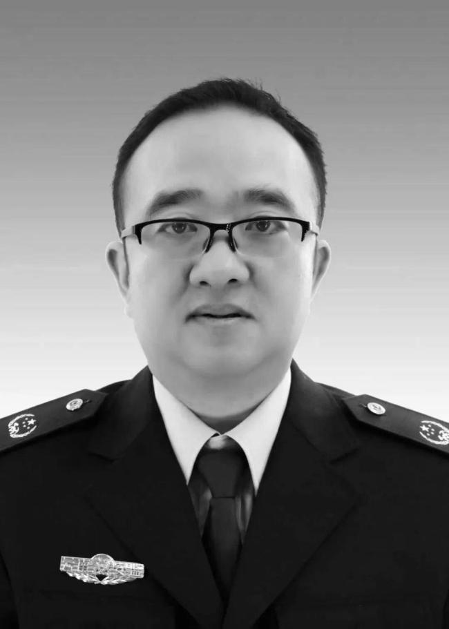 段绚竞因公牺牲 年仅44岁