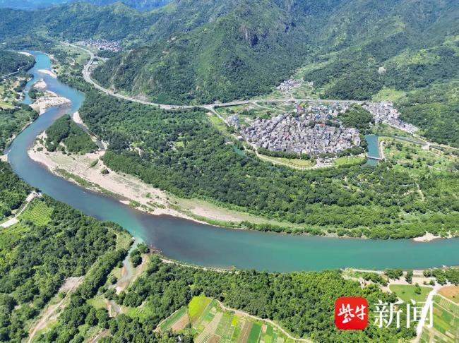 女子带娃漂流落水 教练员称不敢捞