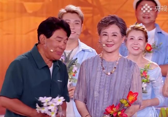 李思潼王彦桐百花奖开幕式合唱歌曲 新老同台传承光影