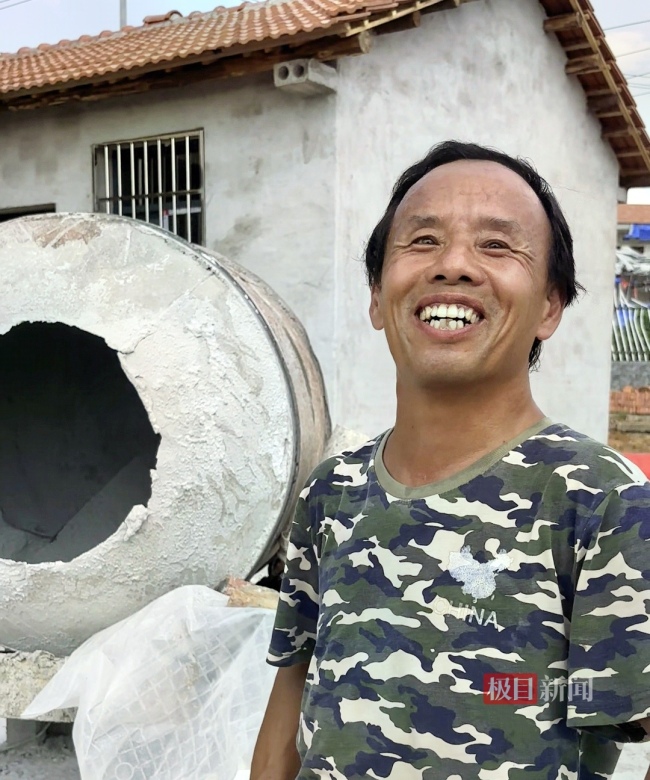 龙卷风一个月后梁子湖畔灯火重新亮起 重建家园温暖再现