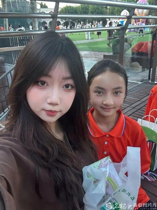 新疆女孩在天津偶遇支教老师哭红眼 难忘的师生情缘