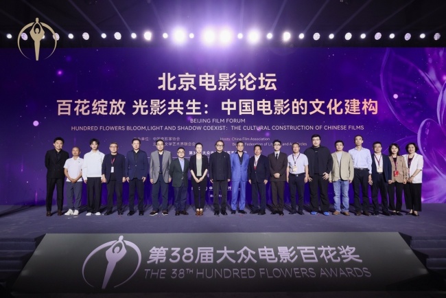电影人为什么仍相信电影 在明暗交替中生长的感情