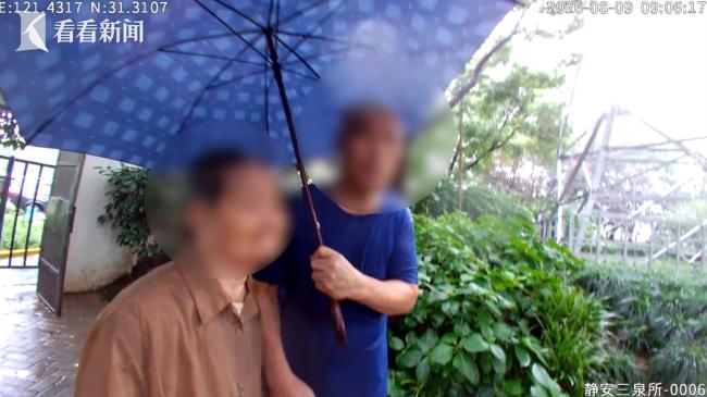 台风天九旬老人负气走失 民警冒雨寻回 温情守护平安