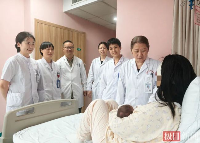 胎儿被脐带缠身5圈 医生紧急剖宫产 成功避开致命危机