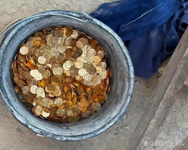 比利时老房翻修翻出价值超7000万黄金 意外发现改变命运