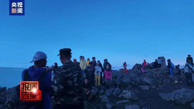 近150人徒步团爬管控山夜游 安全风险引担忧