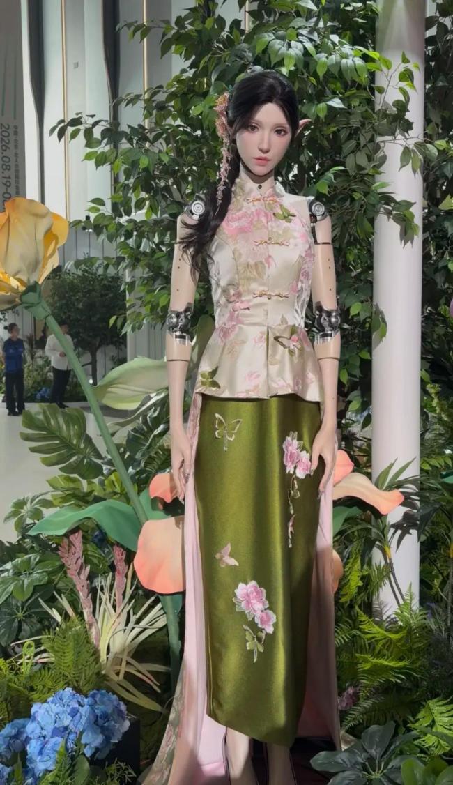最美机器人脸部皮肤7年不变质 国风高颜值吸睛