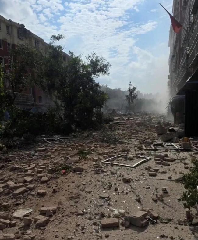 直击山东临沂社区爆炸救援处置现场 多方力量紧急响应