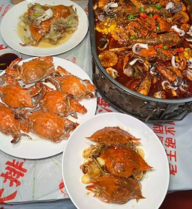 烧烤店推出9.9元一只清蒸梭子蟹走红 低价引流成爆款