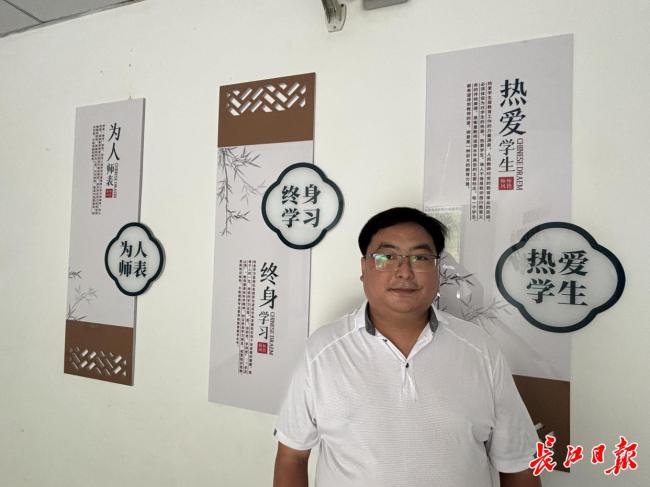 38岁考大学 39岁的他成绩年级第一 梦想终成现实