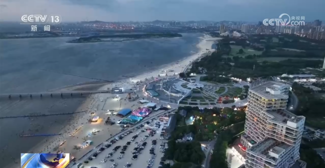海滨小城“烟火气”十足 特色夜市让老外赞不绝口