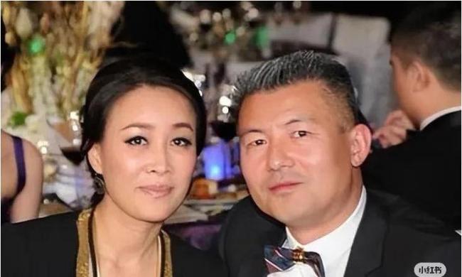 那英19岁女儿现身妈妈的演唱会 星二代风采夺目
