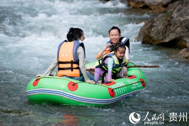 贵州施秉：漂流戏水 尽享清凉