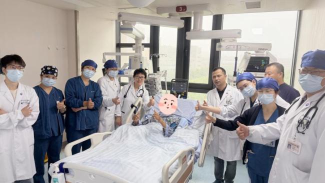 老人心脏骤停 医生成功救回 创新生命支持方案显神威