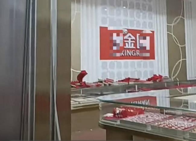 四川一金店黄金山洪中被冲走？假的 店主辟谣金饰安全