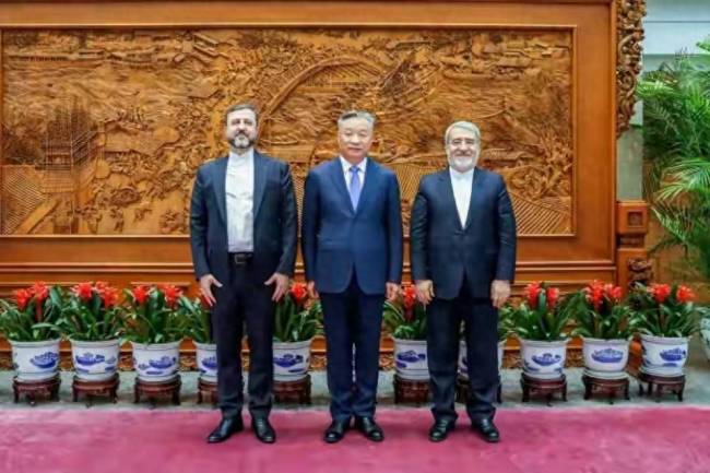 伊朗到访北京求救!美国直接放话威胁,中国硬憋6天放大招 外交博弈显智慧