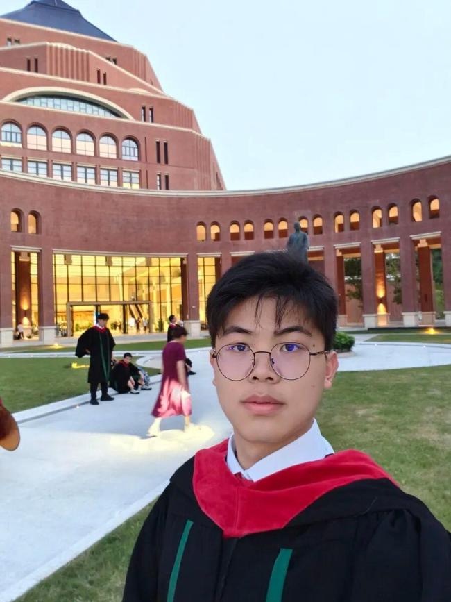 患胃癌晚期博士生已化疗25次 社会温暖助其抗争命运