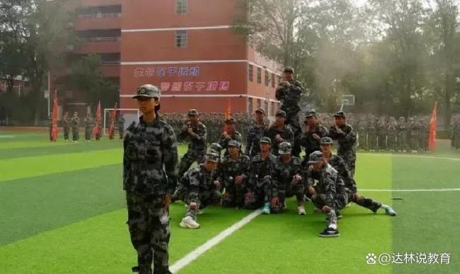 高中生军训后眼神都不一样了 精神面貌焕然一新