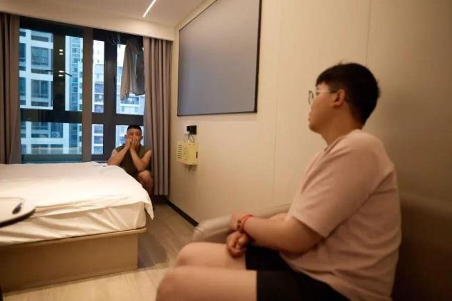 患胃癌晚期博士生已化疗25次 社会温暖助其抗争命运