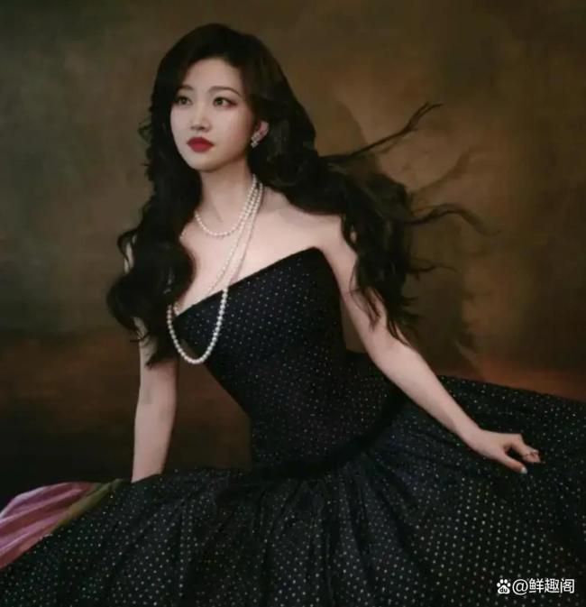 景甜代孕风波后首露面，不受孙宇晨影响，素颜出镜状态松弛 风波中保持从容