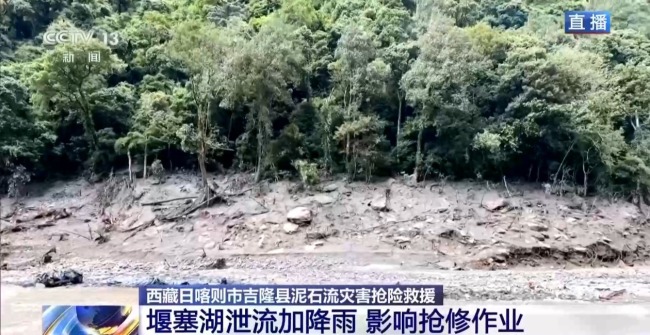 多种专业设备集结全力抢通G216线受损路段