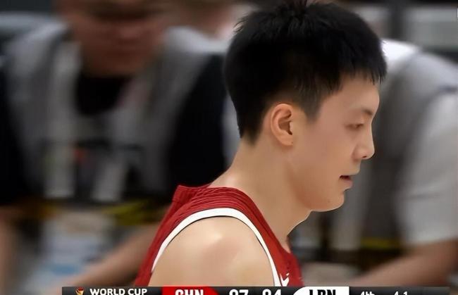 杨瀚森连遭凶狠犯规 坚韧回应绝杀制胜