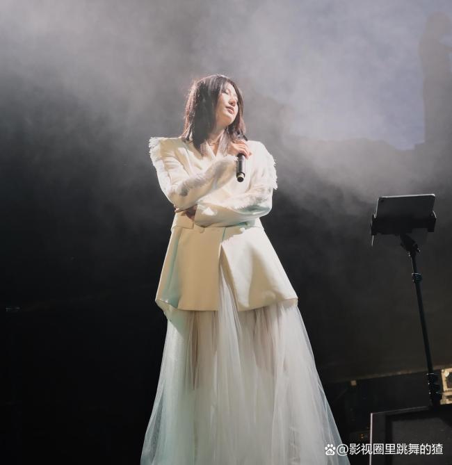 歌手陈粒疑遭王菲好友性骚扰 音乐节风波引热议