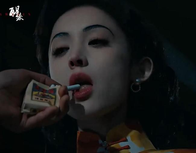 娜扎点烟镜头封神 情绪流转半秒间