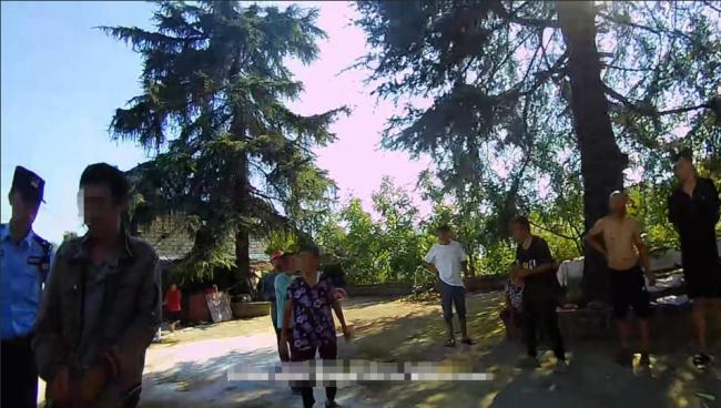 偷鸡贼指认现场时被八旬老人规劝 要务点正业