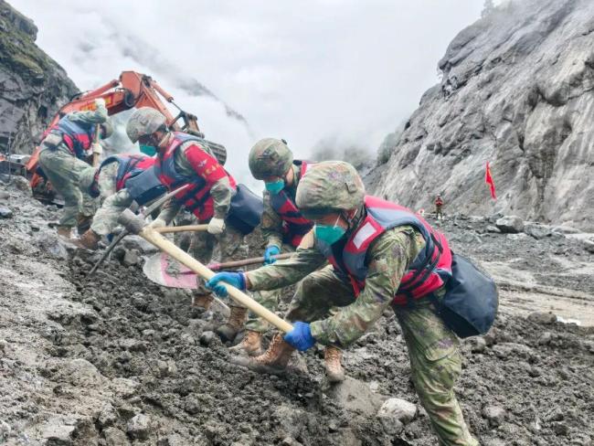 本该退伍的22名子弟兵主动请战 无悔逆行显军魂