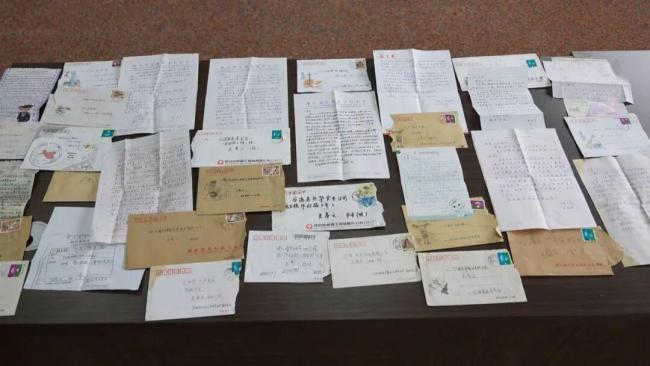 98岁老人25年捐款近6000万元 擎烛人照亮他人