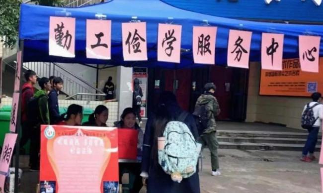 大一新生独自入学 倔强女孩的自立之路