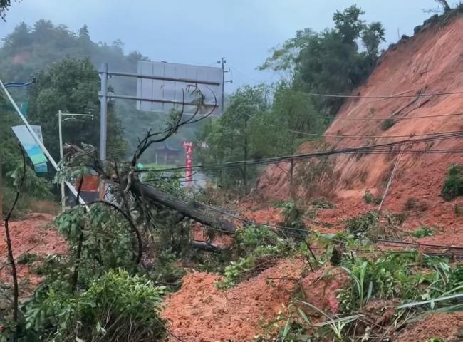 江西遂川泥石流已致2人遇难10人失联