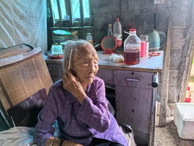 104岁老人每天睡觉18个小时 生活闲适安稳