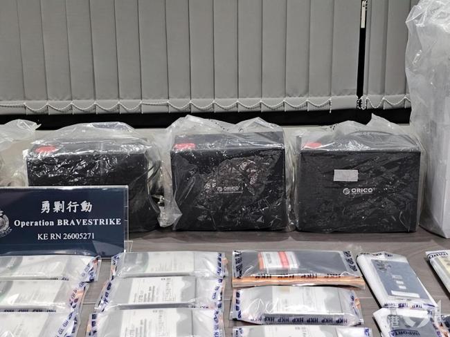 香港警方通报：21人涉传播儿童色情影像被捕，还有补习老师偷拍女学生！