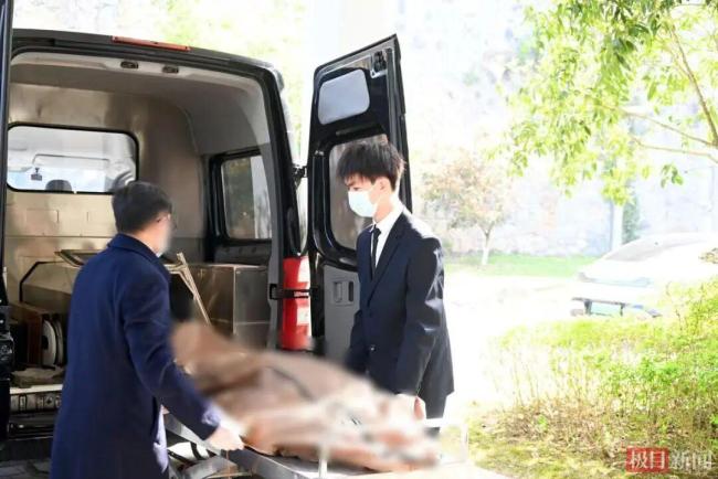 00后殡葬人：24小时待命月薪没那么高 行业背后的真实面貌