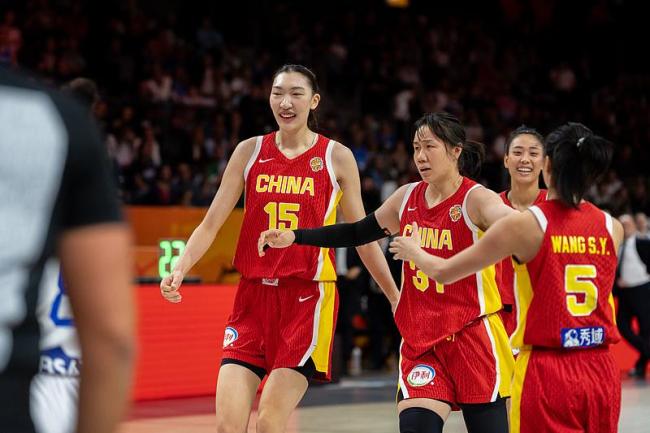 中国女篮71-51碾压意大利