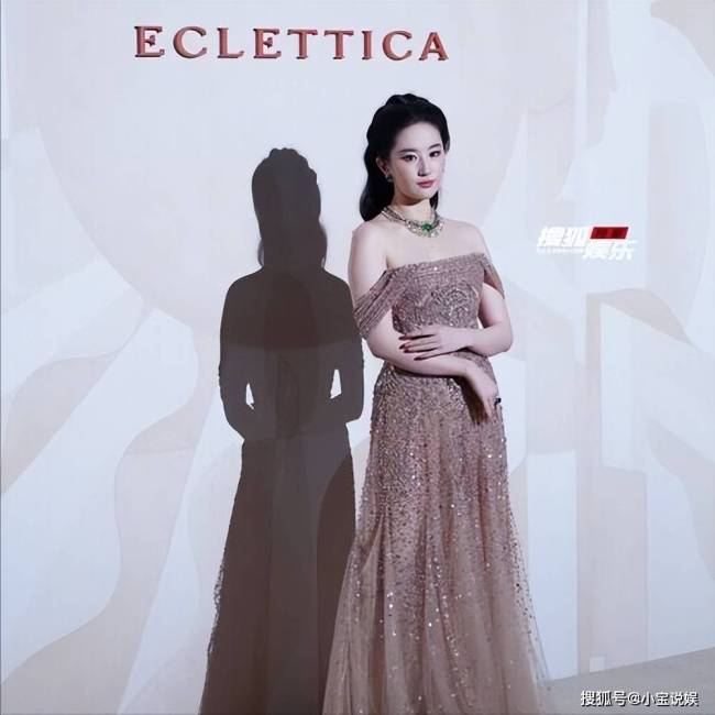 刘亦菲遭越南网友“围攻”？裁图风波引发争议