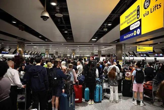 英国超2000架次航班被取消 技术故障引发大规模延误