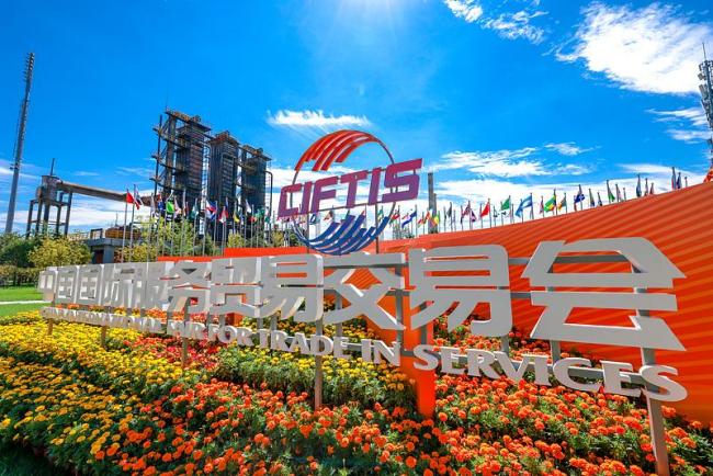 英国博主体验中国高水平入境游服务 现代化便利服务获赞