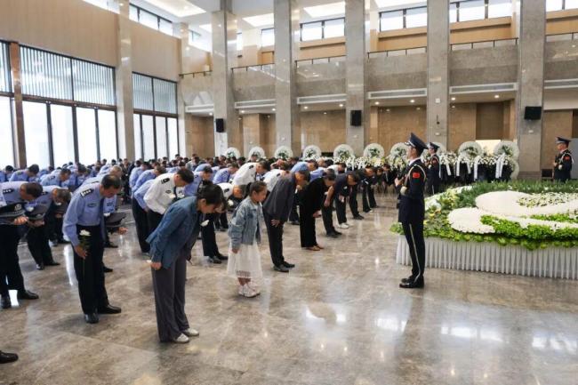 39岁民警因公牺牲 痛别战友