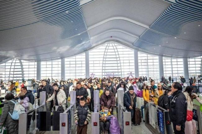 日本旅游业承受签证费暴涨代价 游客锐减引发经济阵痛