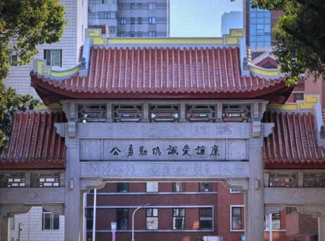医学院表彰竟称每天睡一两个小时 反人类行为引争议
